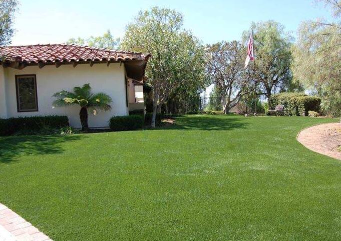 如何選擇花園草呢？傲勝人造草為你詳細介紹！