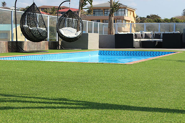 為什么酒店更適合用人造草坪，而不是自然草