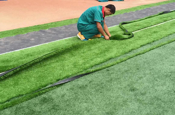 人造草坪場(chǎng)地施工及注意事項(xiàng)有哪些？