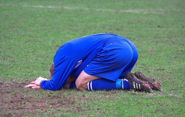 人造草坪和天然草坪哪種場(chǎng)地受傷的幾率更大呢？