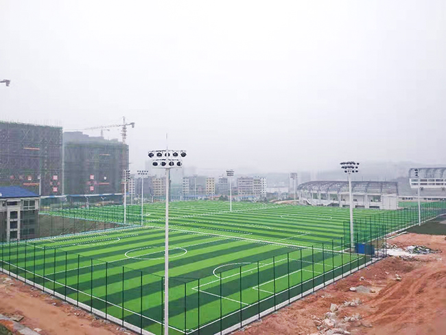 建造一個人造草坪足球場需要哪幾部分的預算呢？