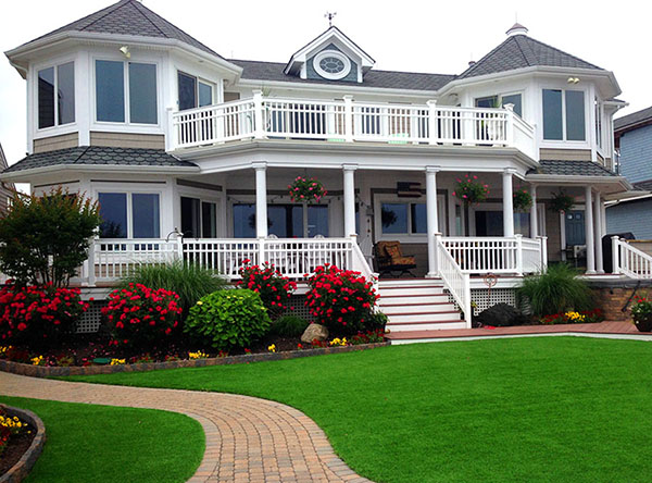 別墅花園鋪設人造草坪有什么優(yōu)缺點