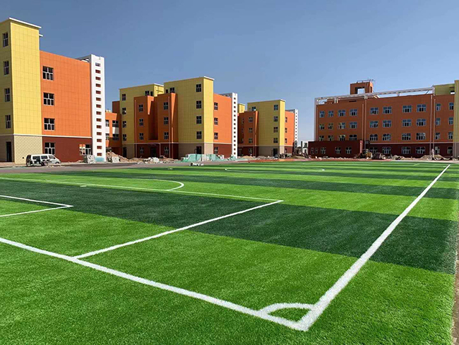 人造草坪報(bào)價(jià)是多少？?jī)r(jià)格影響因素有哪些？